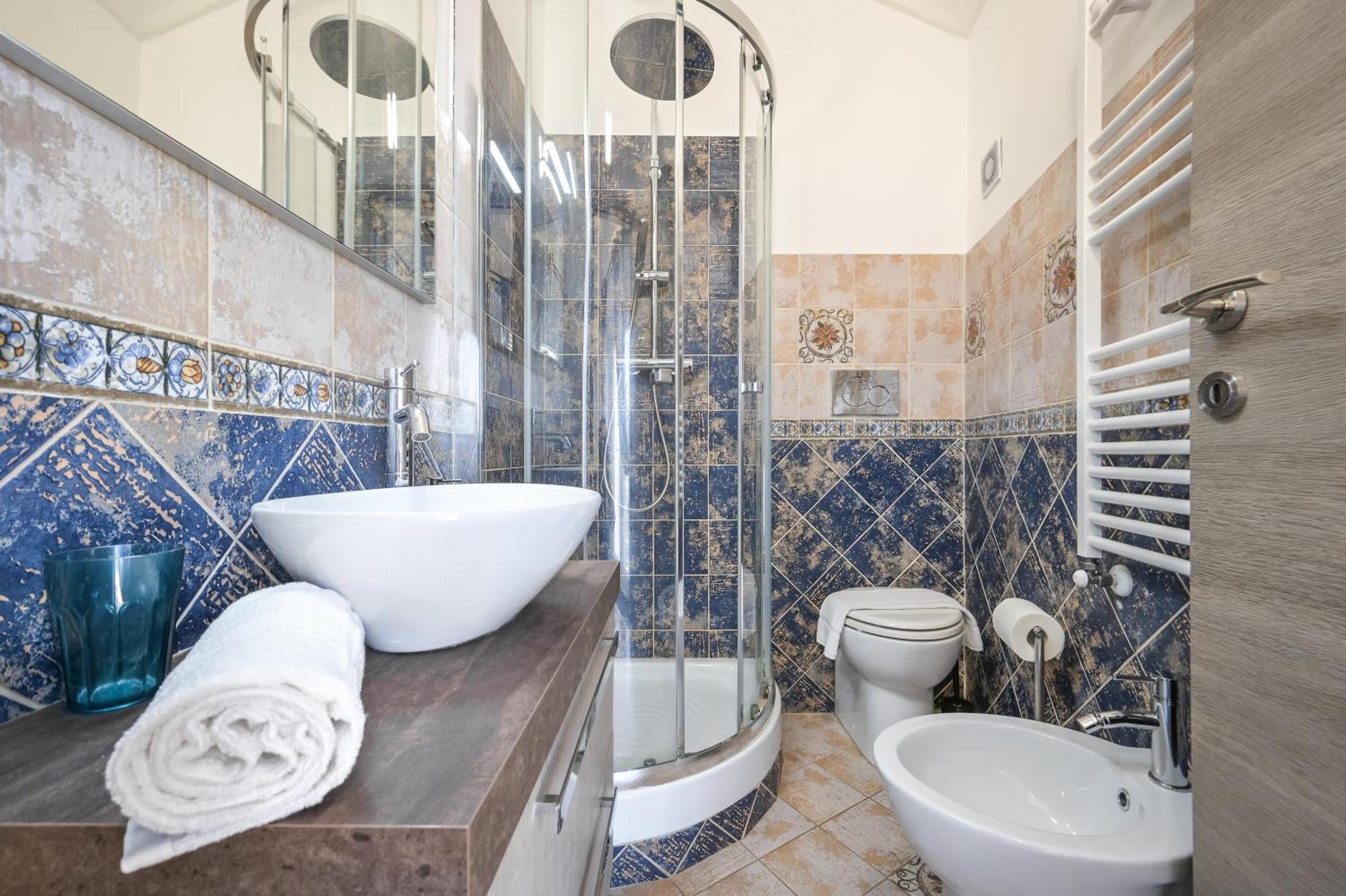 Lovely Room On Rooftops - Genovainrelax Bagian luar foto