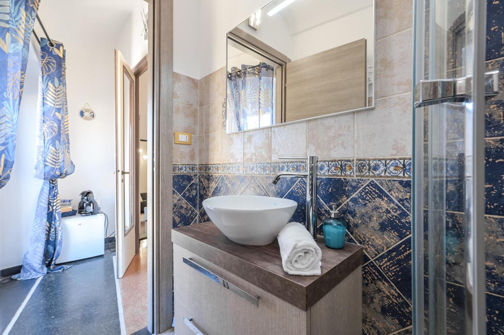 Lovely Room On Rooftops - Genovainrelax Bagian luar foto