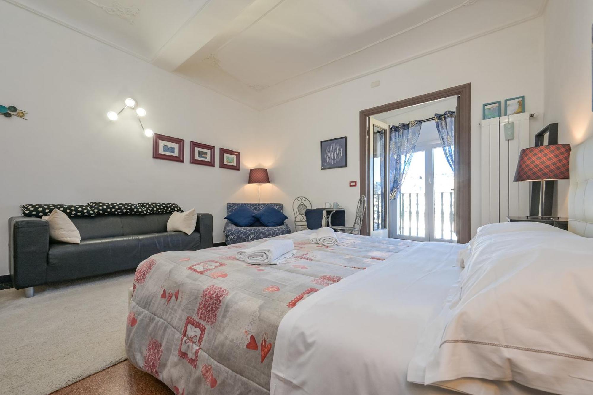 Lovely Room On Rooftops - Genovainrelax Bagian luar foto